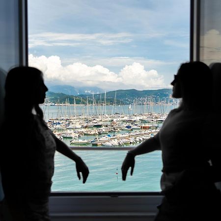 About Italy Holiday Rooms And Apartments ปอร์โตเวเนเร ภายนอก รูปภาพ