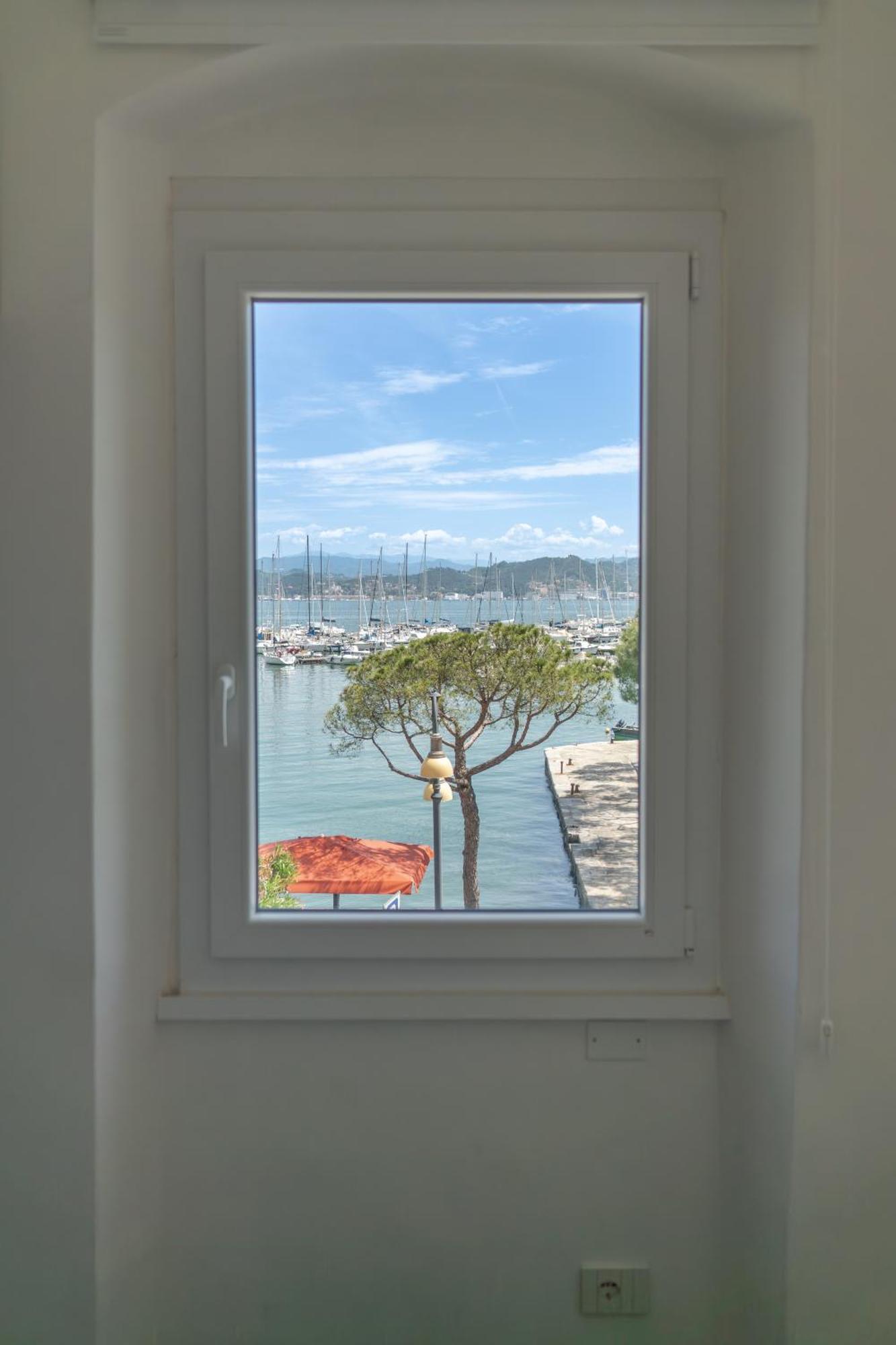 About Italy Holiday Rooms And Apartments ปอร์โตเวเนเร ภายนอก รูปภาพ